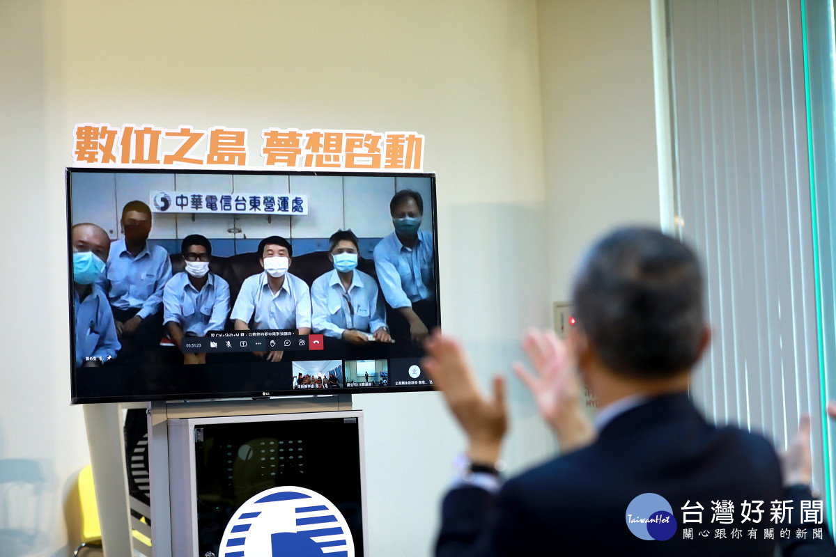 中華電信總經理暨中華電信基金會董事長郭水義在記者會連線時,感謝台東營業處團隊為了這次數位之島計劃克服許多困難,順利完成任務,成功為蘭嶼帶來數位設備上的升級。