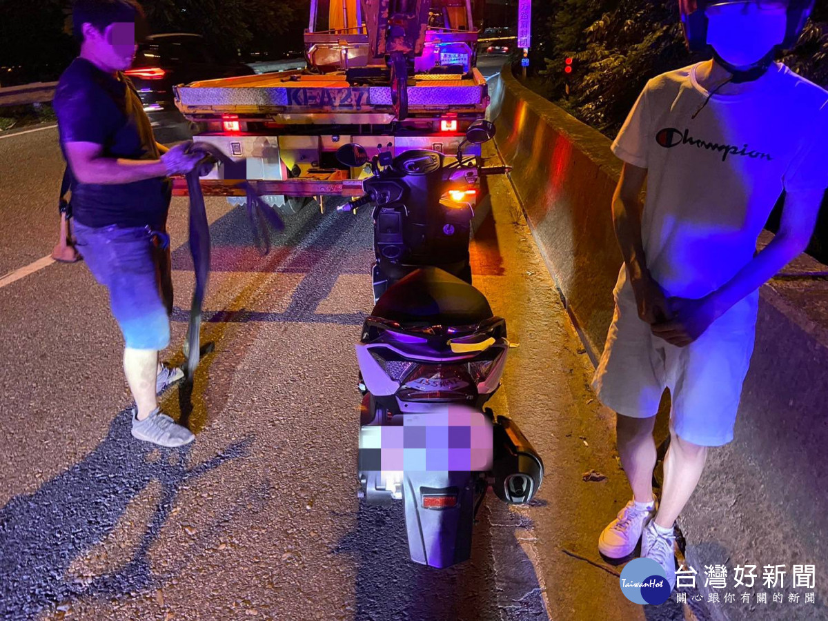 男子騎車誤闖大園交流道，警方即時救援助脫困。