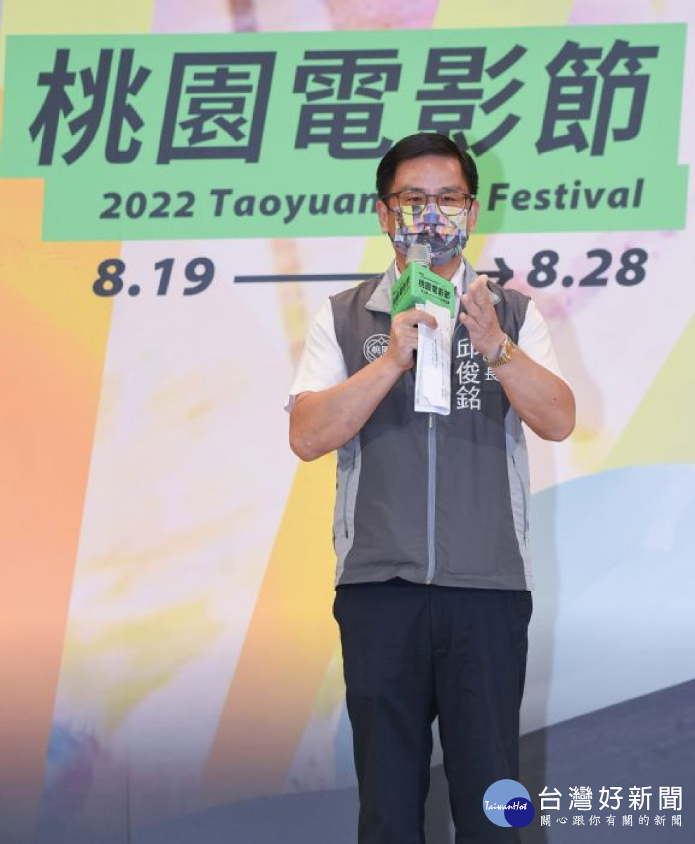 邱副秘書長鼓勵民眾走入戲院，欣賞電影魅力。<br />
