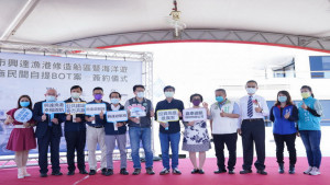 ▲高市府與財政部及嘉泰遊艇共同簽署BOT案，帶動興達港周遭發展。（圖／記者 許高祥 翻攝）
