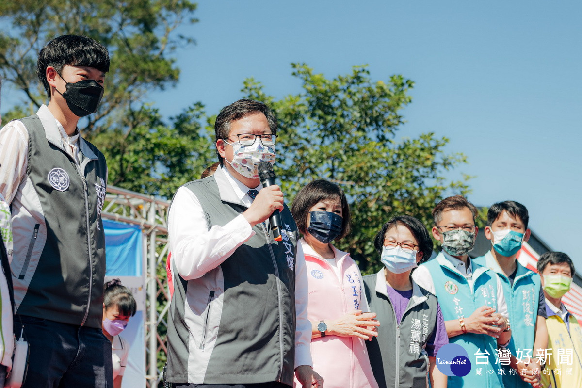 桃園市長鄭文燦致詞時呼籲民眾保持運動風氣。