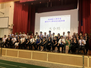 洪祕書長與參與校長交接典禮合照。（記者扶小萍攝）