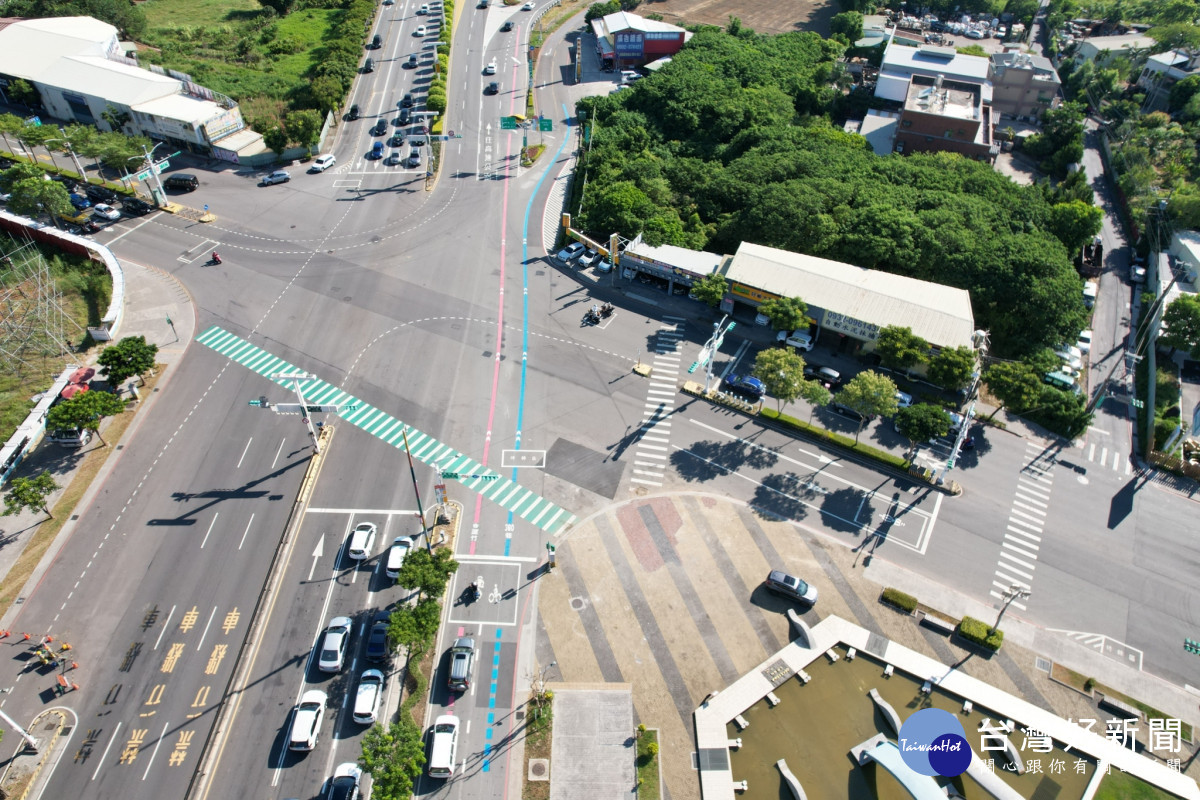 桃市府交通局推出「彩色指引標線」，以健全道路行車環境。
