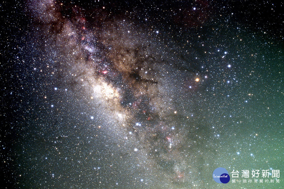 夜間有觀賞銀河星空活動。( 杉林溪園區提供）