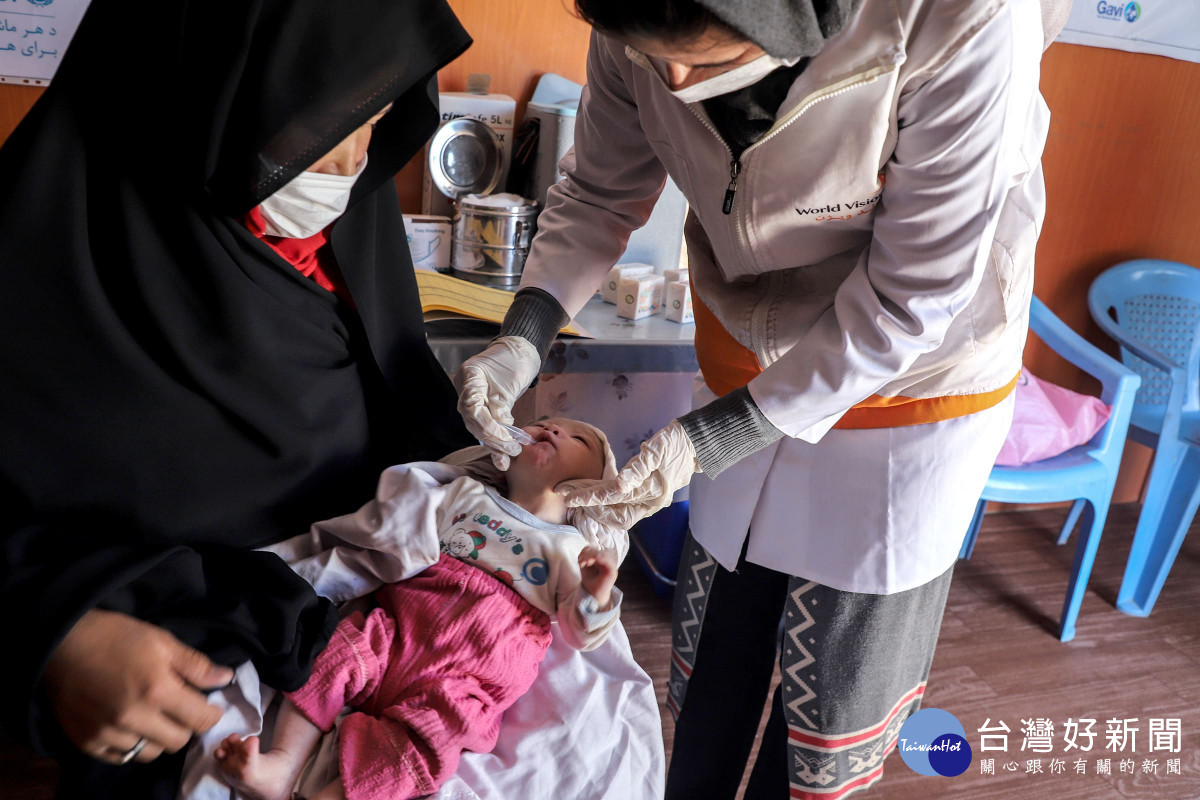 世界展望會已於阿富汗設立約40間行動診所，為營養不良孩童提供緊急救治(台灣世界展望會提供)