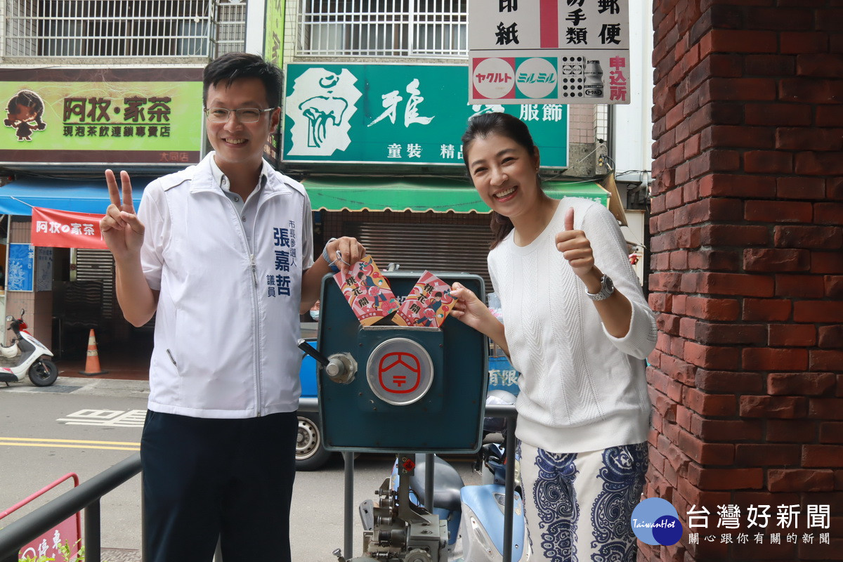 許淑華張嘉哲也來祈福並祝有情人終成眷屬。（記者扶小萍攝）