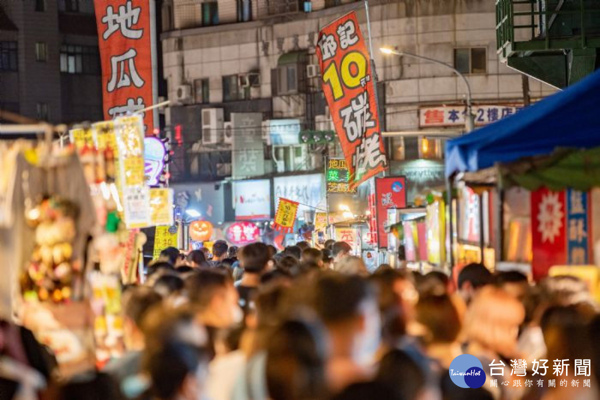 疫情之後,中壢觀光夜市再現人潮。