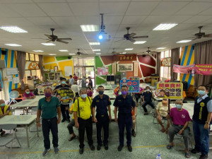 白河警分局昨(2)日10時前往白河區大林社區活動中心，舉辦「社區治安會議」／警方提供