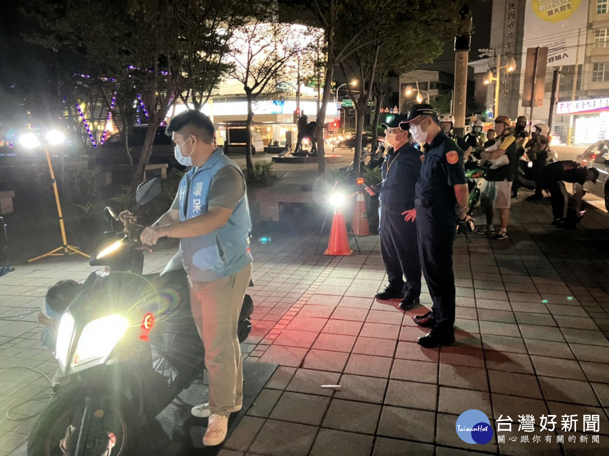 平鎮警方取締噪音車輛，防制高噪音車輛擾亂安寧，維護民眾居住品質。<br /><br />
<br /><br />
