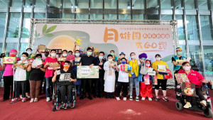 ▲高市25家身障團體共同促銷中秋節禮品。（圖／記者 許高祥 翻攝）
