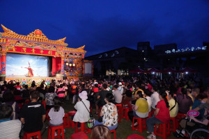 桃園北區客家會館推出首場戶外客家大戲-神農大帝，吸引眾多民眾到場觀賞。