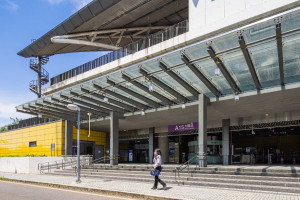大園客運特區鄰近機捷A15站，2站直達機場二航廈、3站可銜接高鐵桃園站。（圖／業者提供）