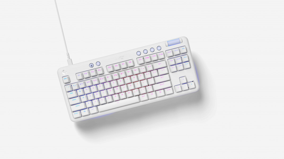 「蝦皮購物」羅技G713美型炫光機械式鍵盤，優惠價4,990元。