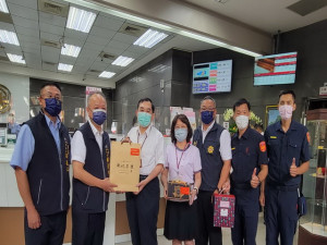 警方表揚阻詐行員。林重鎣