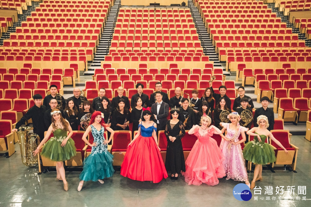 「2022桃園蓮花季」文化局邀請「風動室內樂團」帶來「公主百分百」舞蹈音樂劇。