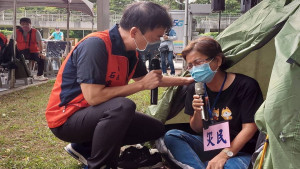 ▲鳳山區石慶豐區長表示，防災演練做的好，災時自保不慌亂。（圖／記者 許高祥 翻攝）
