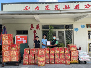 嘉義市保興府慈善協會中元普渡，愛心物資救助弱勢/李光揚攝影