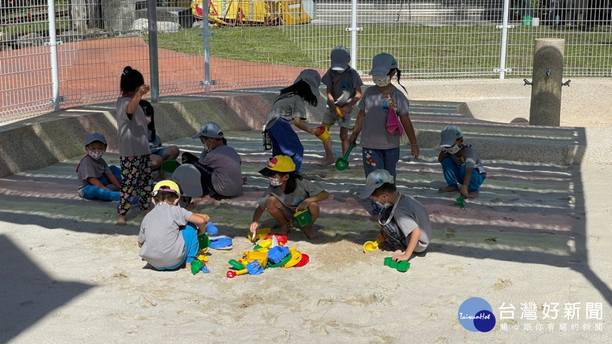 集集親子遊戲沙坑正式開放， 希望來玩沙的小朋友帶著滿足的笑容回家