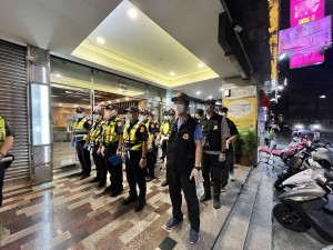 南投縣警局配合全國青春專案臨檢勤務。（縣警局提供）