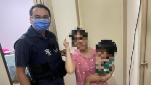 ▲員警積極協助民眾解決困難，展現警察溫馨助人的形象。