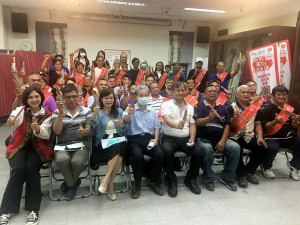 南投縣原民局於109年首創烤大豬職人頒證。（記者扶小萍攝）