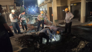 ▲高市前金區一處新建建築工程發生道路塌陷，工務局立即成立緊急應變中心搶救。（圖／記者 許高祥 翻攝）