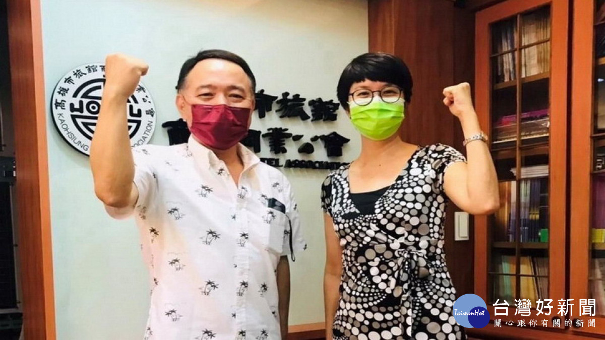 ▲高市訓練就業中心楊茹憶主任(右)拜訪「高雄市旅舘商業同業公會」,了解旅館業人力需求,並研商解決對策。(圖/記者 許高祥 翻攝)