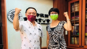 ▲高市訓練就業中心楊茹憶主任(右)拜訪「高雄市旅舘商業同業公會」，了解旅館業人力需求，並研商解決對策。（圖／記者 許高祥 翻攝）