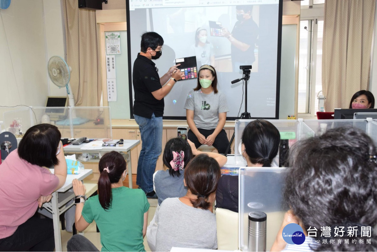 勞動部桃分署開辦「美睫美膚精油保養師班」吸引二度就業婦女及中高齡民眾參與。