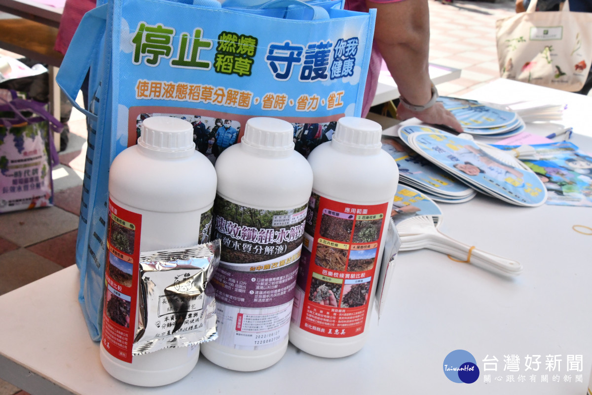 番石榴分解菌觀摩。圖／記者鄧富珍攝