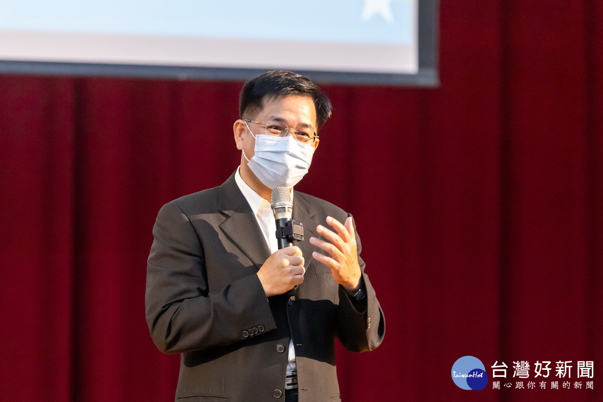 教育部長潘文忠特出席勉勵也感謝教師的努力。（記者扶小萍攝）