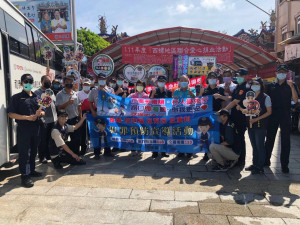 西螺警分局踩街宣導，加強民眾交通安全觀念/李光揚翻攝
