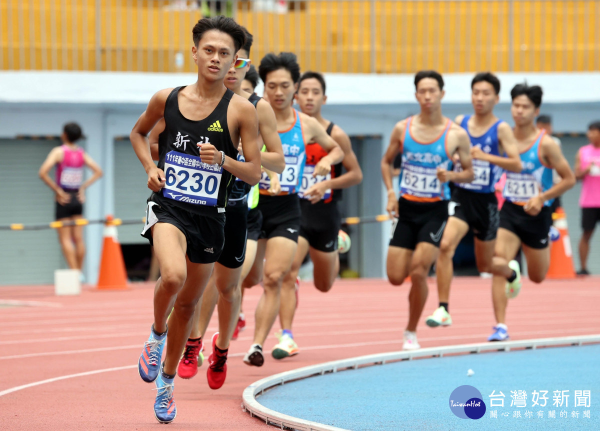 中市新社高中田睿祥以4分08.09成績勇奪1500公尺金牌，並破大會紀錄。