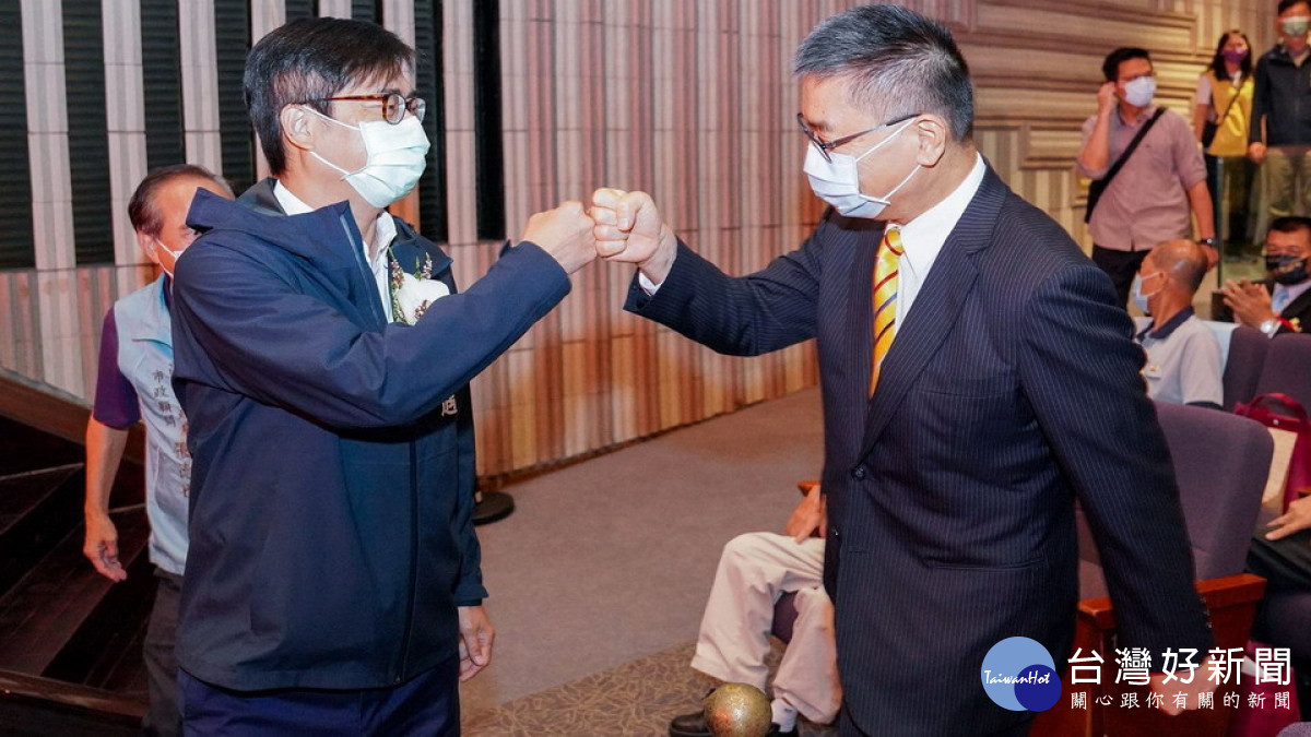 ▲陳其邁偕同徐國勇出席全國民政人員表揚大會。（圖／記者 許高祥 翻攝）