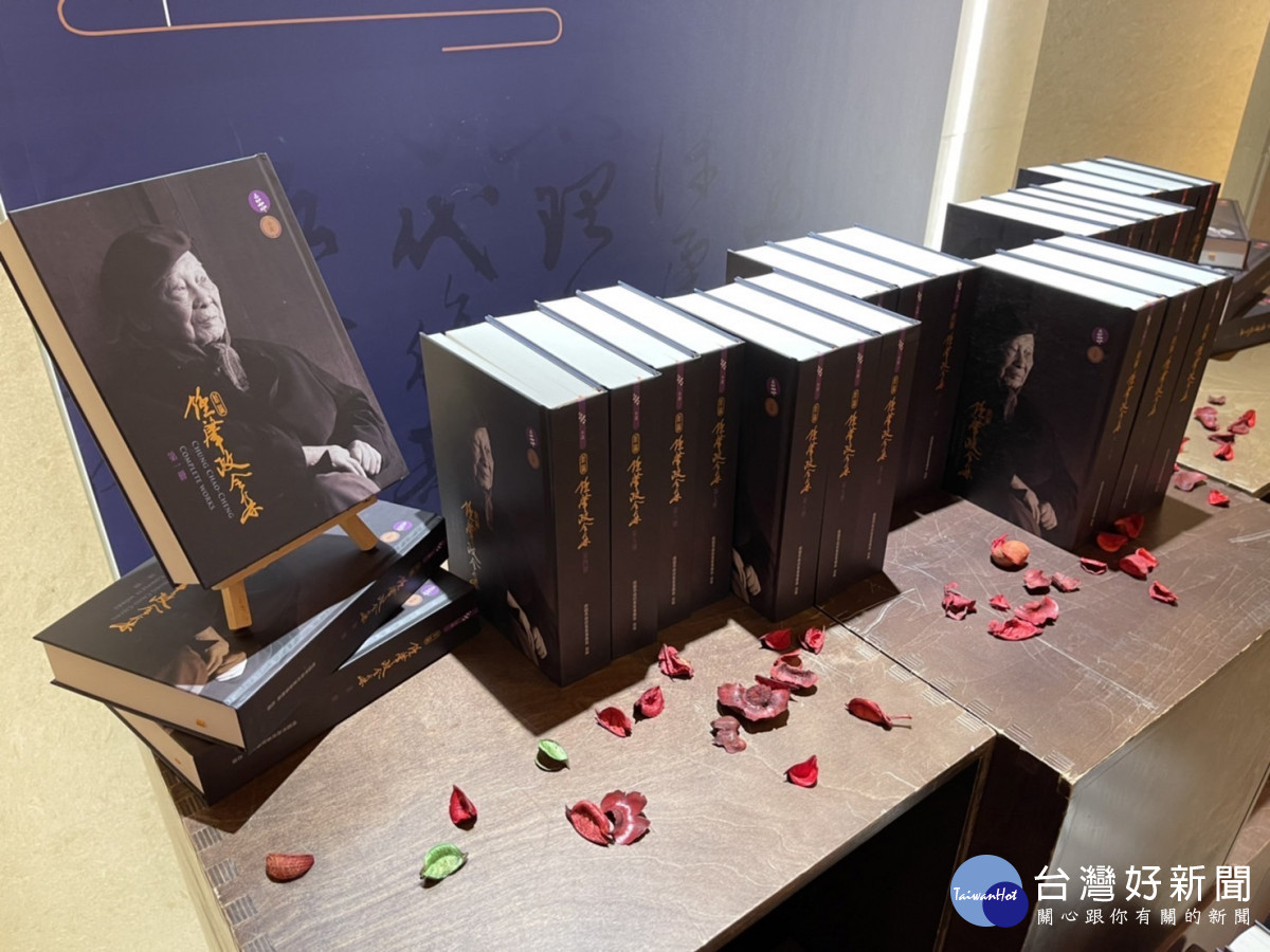 《新編鍾肇政全集》分為小說、劇本、隨筆及影像等9類，共計有42冊(48本)，完整蒐集鍾老一生作品。<br />
<br />

