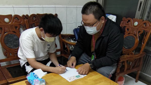 ▲社工介入關懷，每月提供民生物資讓阿國一家能減輕生活經濟負擔；寒暑假更媒合兒少餐食券。（圖／記者 許高祥 翻攝）