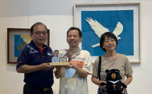 王禎文捐出紙雕創作令人感佩。（參山處提供）