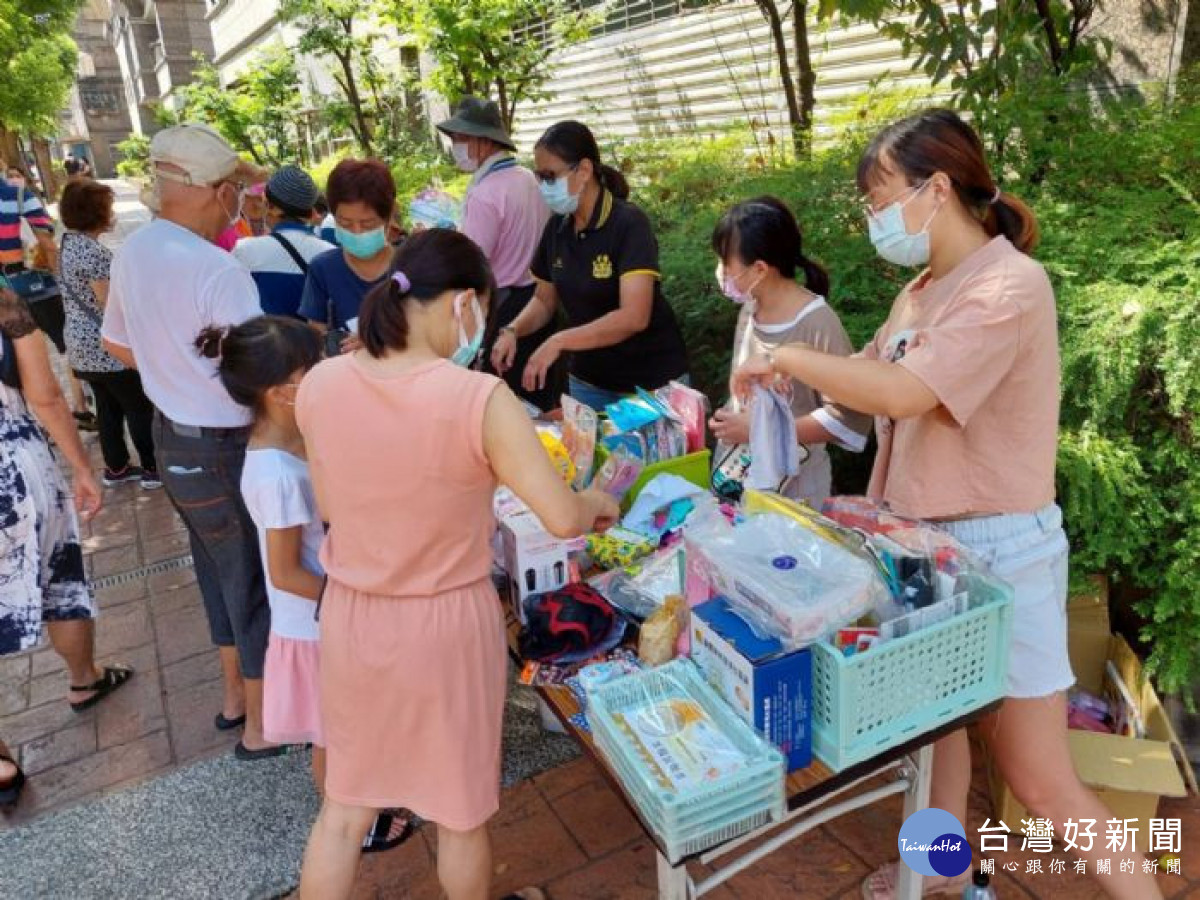 桃園市政府環保局選舉行「文創Smart益智Go 二手市集桃寶趣」活動。