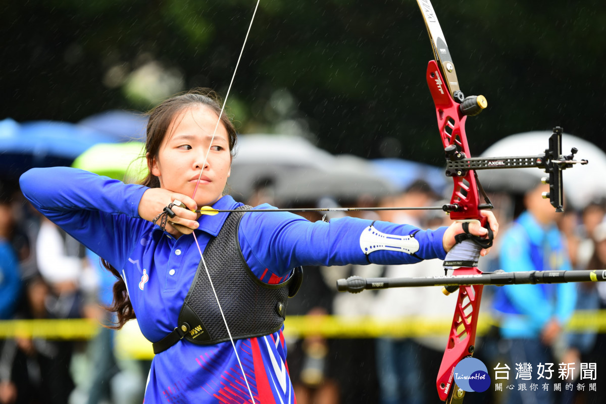 中原大學將承辦2023年全大運，邀請射箭國手、企管系彭家楙射出勝利之火，精彩可期！