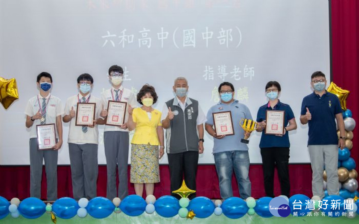 在「2022年WRO國際奧林匹亞機器人全國總決賽」中，桃園成功國小及六和高中（國中部） 分別獲得國小組及國中組創意賽冠軍。