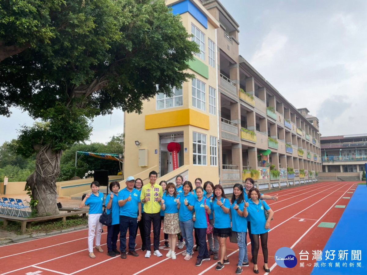 台中市議員周永鴻為神岡區圳堵國小爭取500萬經費裝設無障礙電梯。