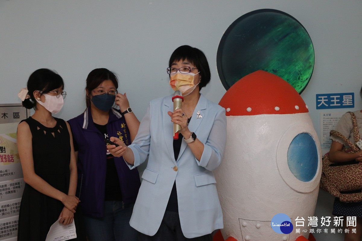 台南市議會新北觀摩取經　侯友宜分享贈托育三寶祝福