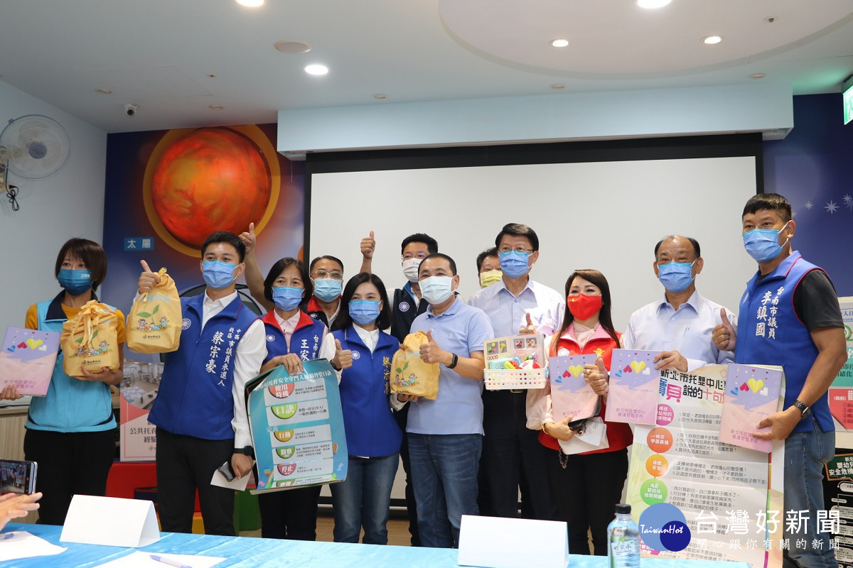 台南市議會新北觀摩取經　侯友宜分享贈托育三寶祝福