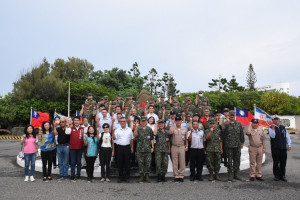 秋節敬軍　賴峰偉感謝國軍保家衛國奉獻