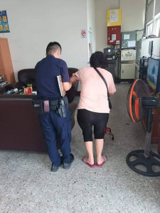 台西警協助失智婦平安返家／警方提供