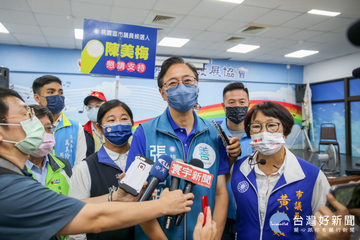 幫長輩打菜承諾照顧銀髮族生活      張善政：社區是我們一輩子的家
