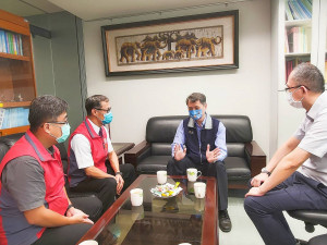 周興國處長 (左2)率主管同仁拜會新北市政府勞工局陳瑞嘉局長(中) 雙方就未來在促進退除役官兵就業輔導及穩定就業工作上意見交流