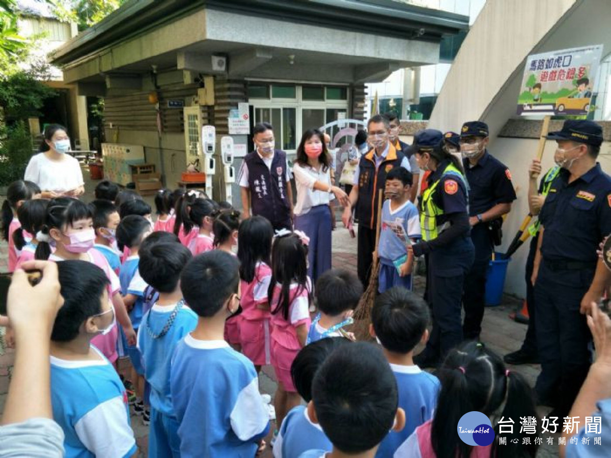 桃園市政府警察局辦理「路口安全-中秋團圓」交通安全宣導活動。<br />
<br />
