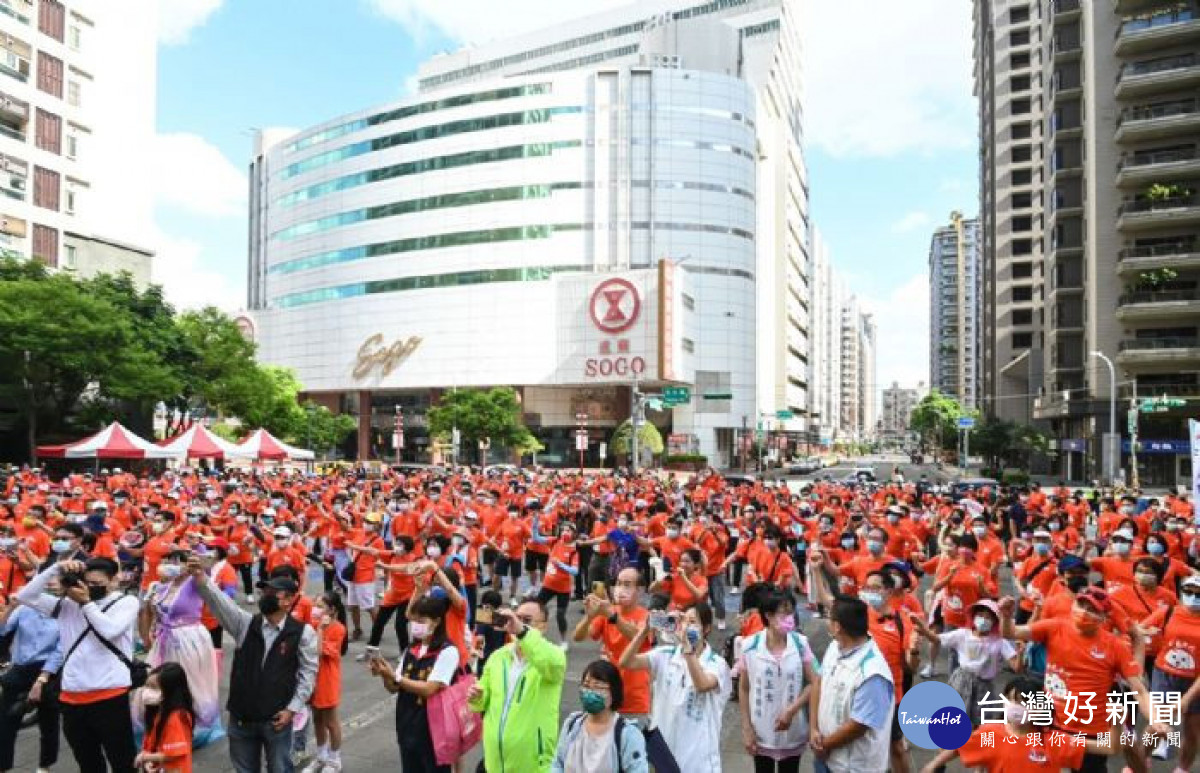 桃園新都心文化協會舉行「銀河水岸樂活新都心健走」活動，是中壢地區的中秋盛事。<br />
<br />
