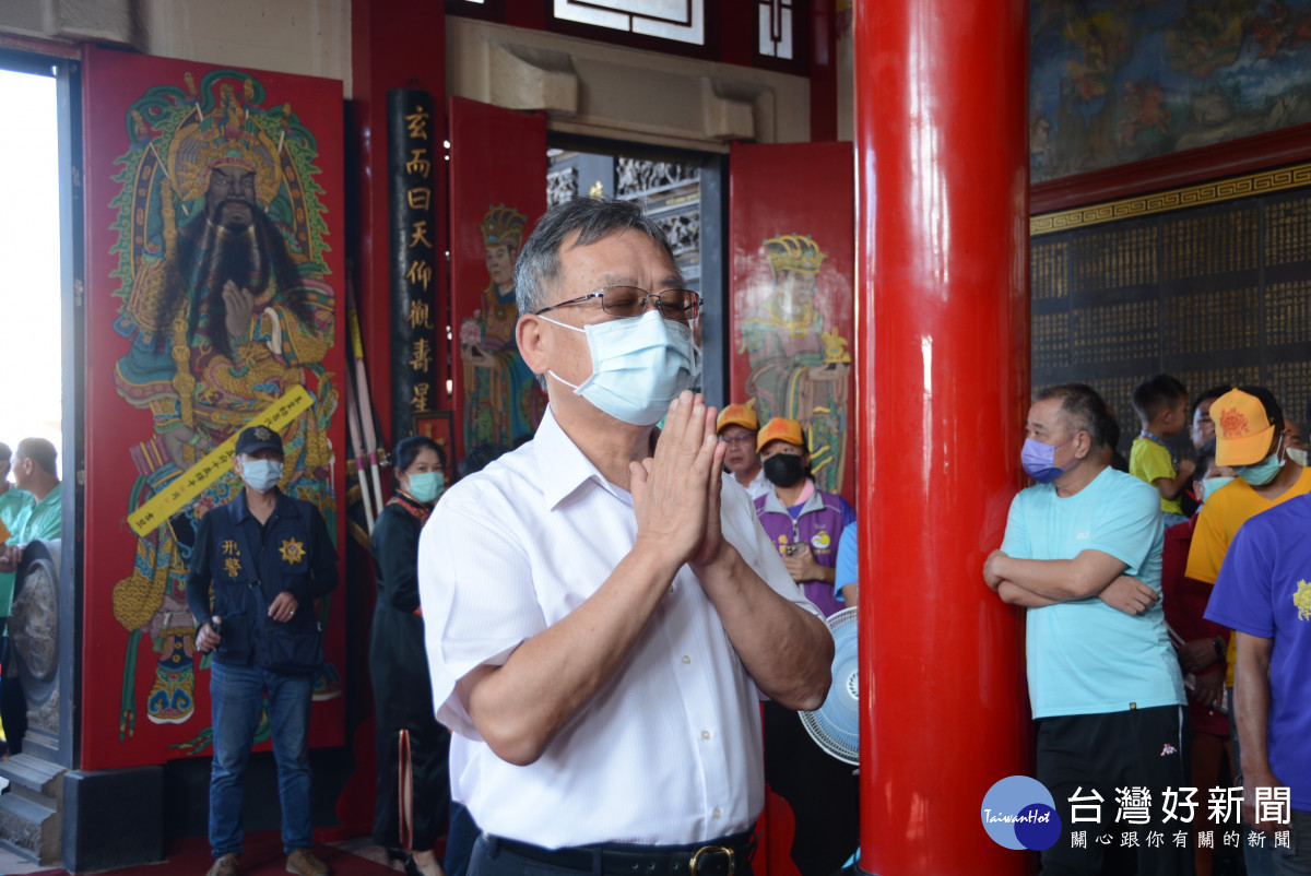 鎖港北極殿千秋寶艦試航出巡遶境　賴峰偉祈願保佑家戶平安